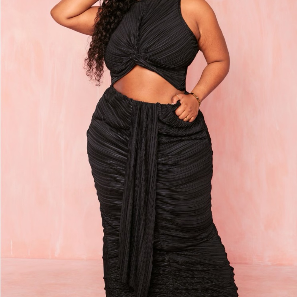 Pretty Little Thing PLUS BLACK PLISSE DRAPE FRONT MAXI SKIRT NWT 18